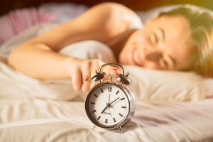 Here are my 5 top benefits of waking up early that help you do more and be more.