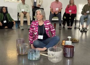 sound bathing is an immersive experience where participants are invited to receive sound rather than analyze it. The vibrations move through the body, creating a different relationship with attention, presence, and awareness.
